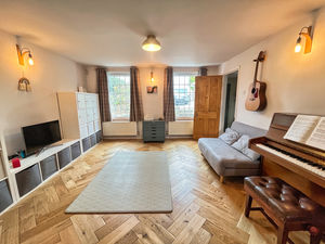 Photo 8- click for photo gallery